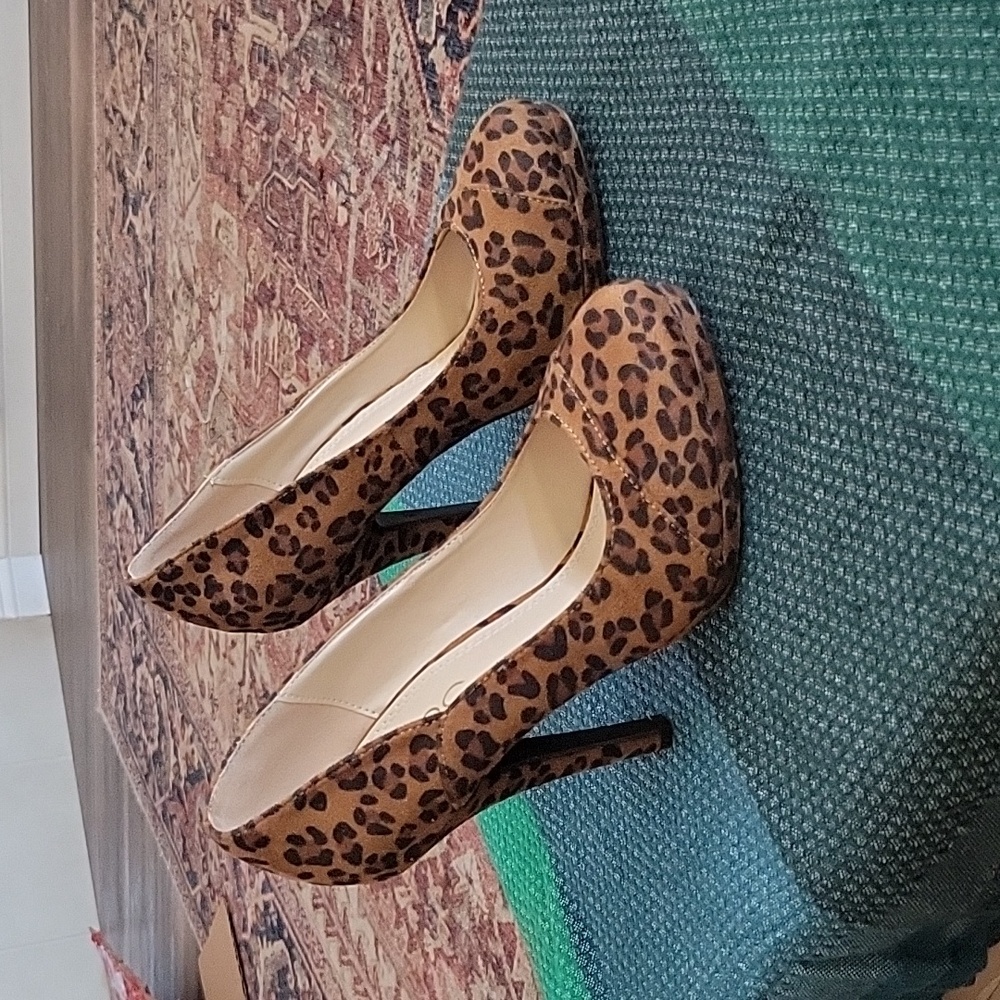 New without tags leopard heels